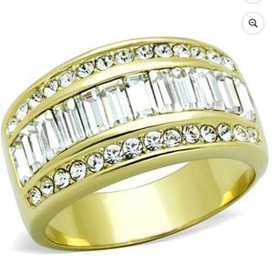 Gold Costume Ring Host Pick 🥳